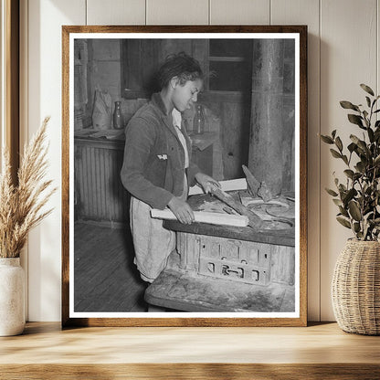Daughter of Tenant Farmer Builds Fire Oklahoma February 1944