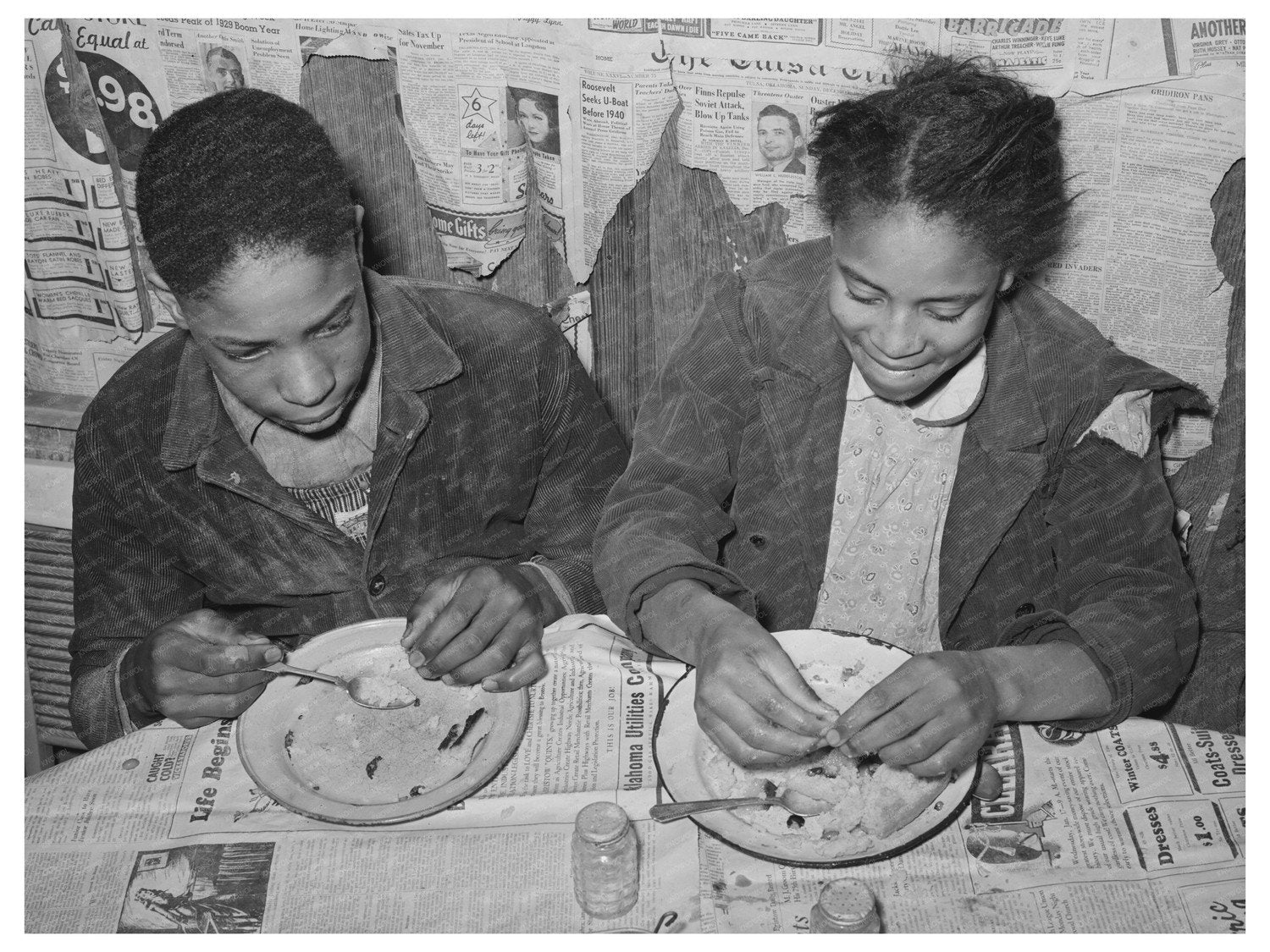 Children Enjoying Cornbread and Gravy in 1944 Oklahoma