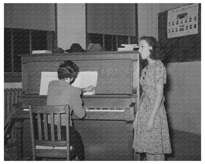 Singer at Jaycees Buffet Supper Eufaula Oklahoma February 1944