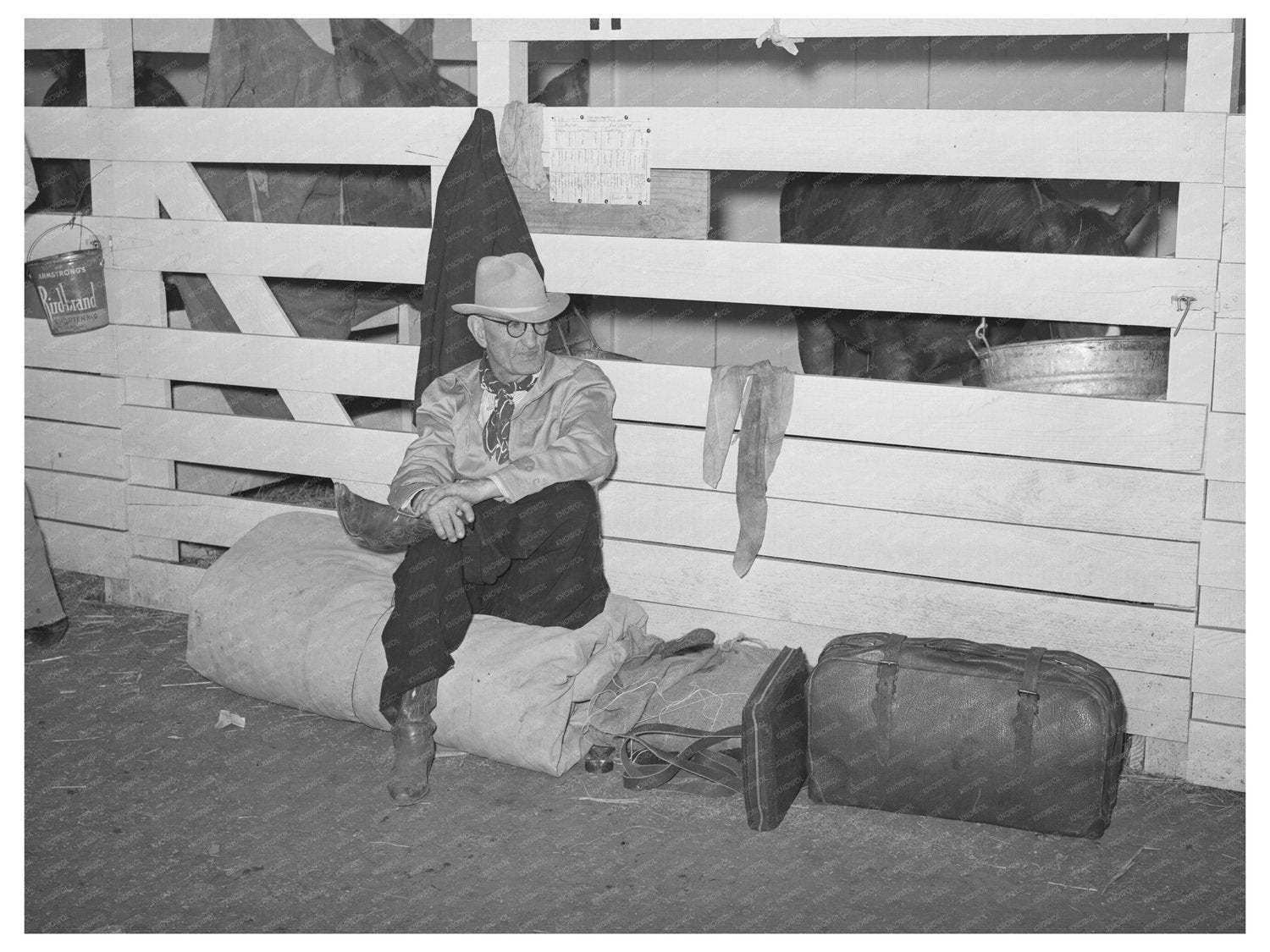 Cattlemen in Barns at San Angelo Fat Stock Show 1940