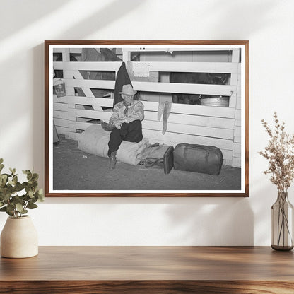 Cattlemen in Barns at San Angelo Fat Stock Show 1940