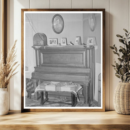 Vintage Living Room in Maricopa County Arizona 1940