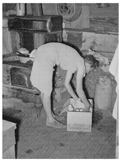 Mrs. Faro Caudill Packing Kitchen Equipment June 1940