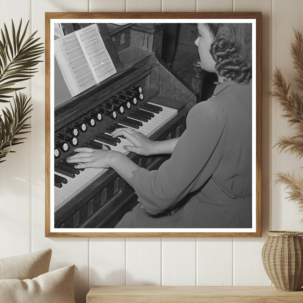 Organista de la Iglesia de los Santos de los Últimos Días, Mendon, Utah, 1940