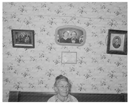 Elderly Resident of Santa Clara with Ancestors Photos 1940