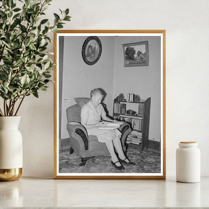 Elof Hansens Wife in Yuba County Living Room 1940