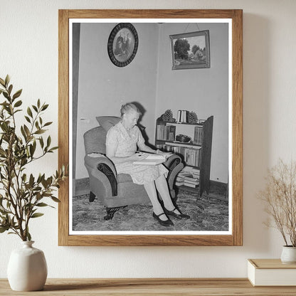 Elof Hansens Wife in Yuba County Living Room 1940