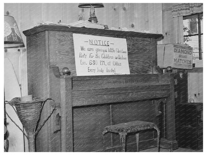 San Diego Tourist Office Sign Family Men 1940