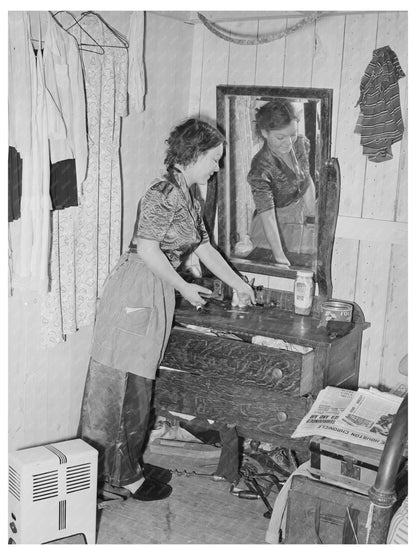 Daughter of Carpenter in Hobbs New Mexico December 1940