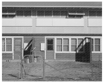 Yuba City apartment building for farm workers 1940