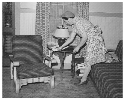 1940 Fruit Farmers Wife in Placer County Living Room