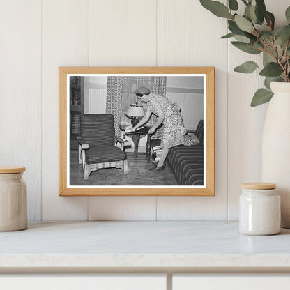 1940 Fruit Farmers Wife in Placer County Living Room