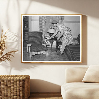 1940 Fruit Farmers Wife in Placer County Living Room