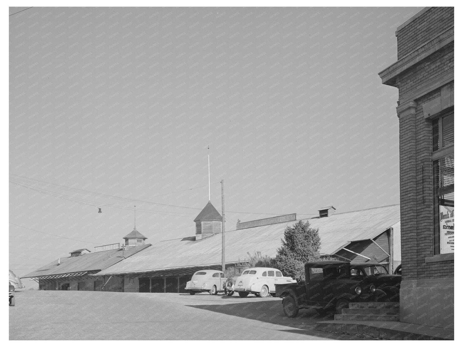 Bank of America and Earl Fruit Company New Castle 1940