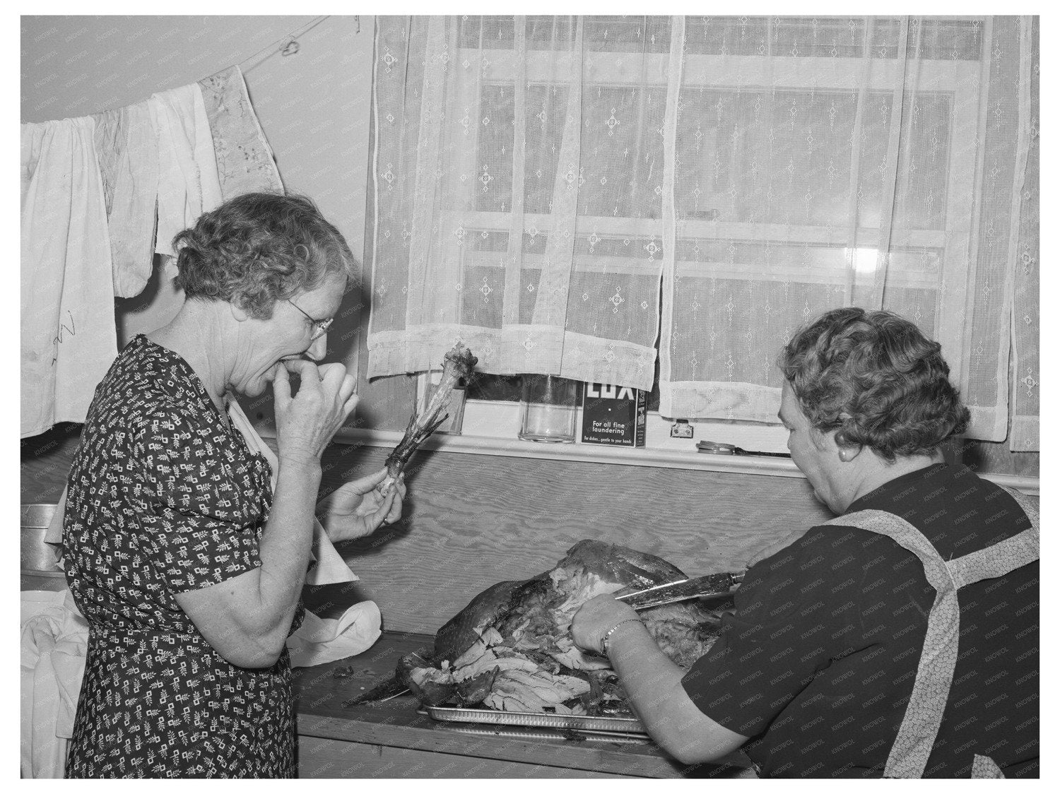 Kitchen Scene from Loomis Fruit Association December 1940