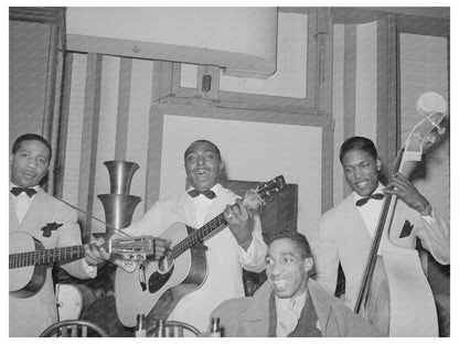 1941 Entertainers Performing at Chicago Tavern