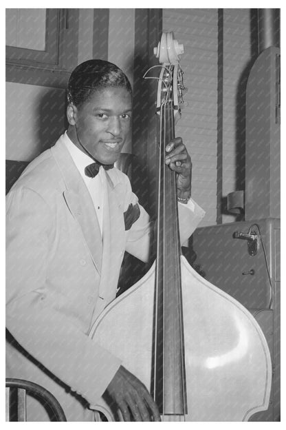 Musician Performing in Chicago Tavern April 1941