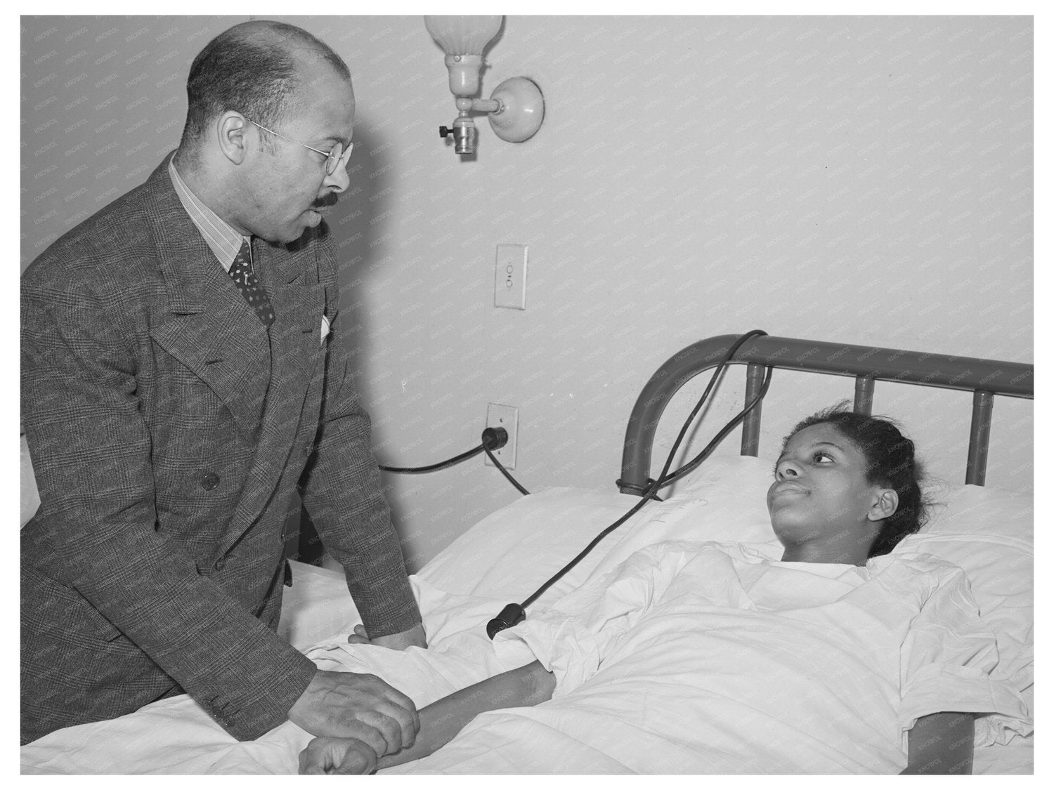 1941 Chicago Hospital Doctor Patient Vintage Photograph