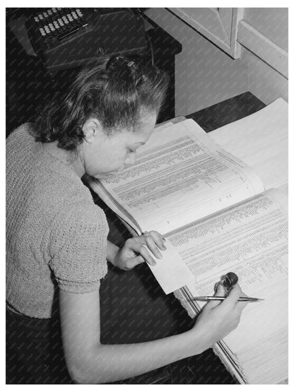 Bookkeeper at Insurance Company Chicago April 1941