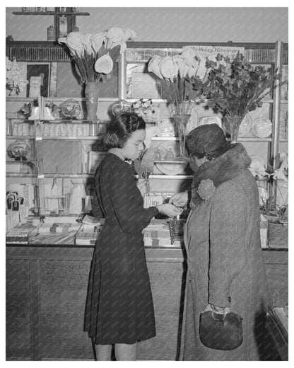 1941 Vintage Chicago Ten-Cent Store Scene on 47th Street