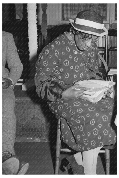 Bible Reading in Chicago Baptist Church April 1941