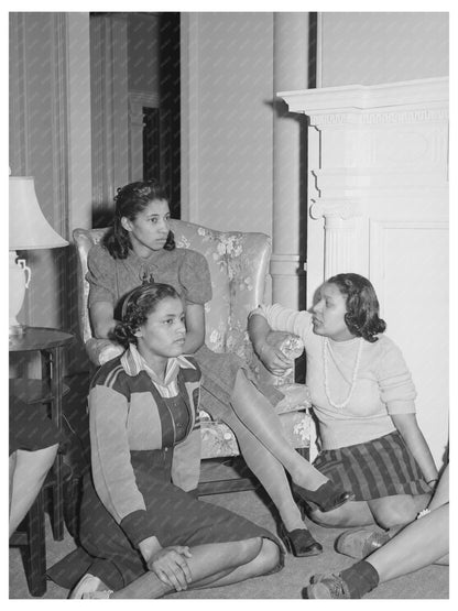 Girls in National Youth Administration Chicago April 1941