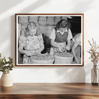 1941 Workers Packing Peas in Canyon County Idaho