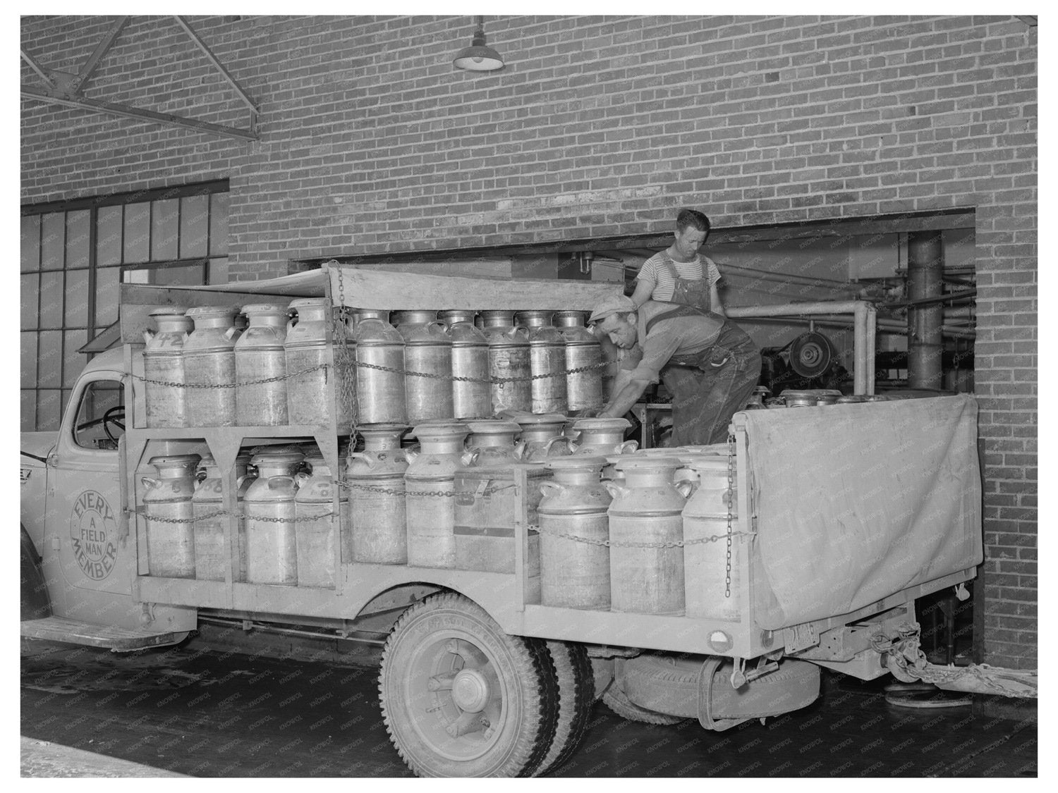 1941 Truckload of Milk Cans at Dairymens Cooperative Creamery