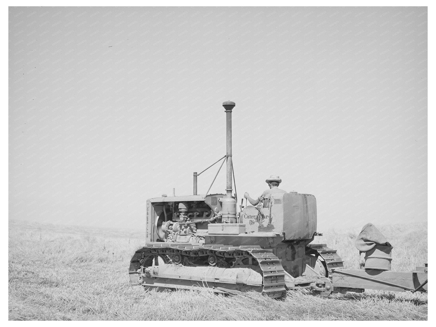 Caterpillar Tractor Pulls Combine in Walla Walla 1941