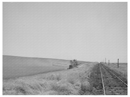 1941 Combine Harvesting Wheat in Walla Walla County