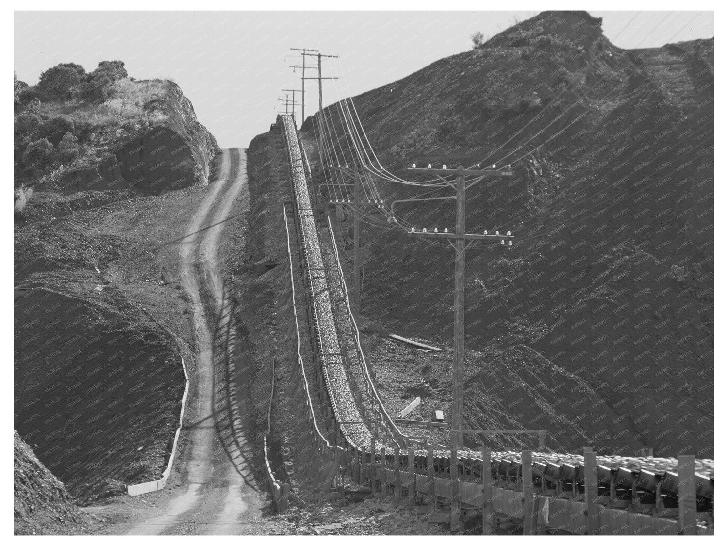 1941 Rubber Belt Conveyor Transporting Gravel to Shasta Dam