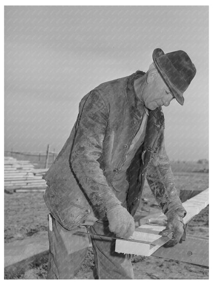 Mr. Palmer Building House in Idaho December 1941