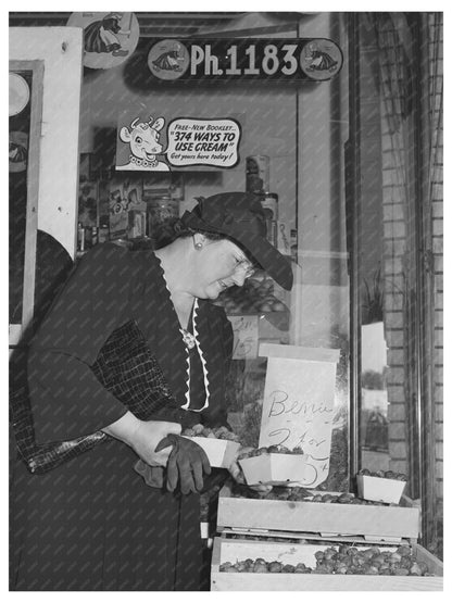 Housewife Grocery Shopping in Turlock California 1942