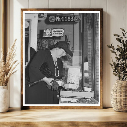 1942 Housewife Grocery Shopping in Turlock California