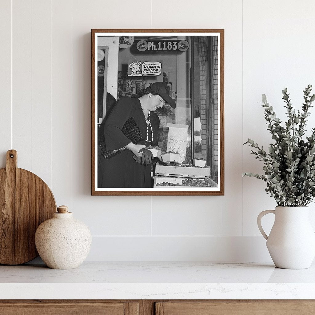 1942 Housewife Grocery Shopping in Turlock California