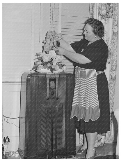 Housewife in Turlock California May 1942 Vintage Photo