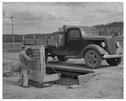 Chrome Ore Weighing at Seneca Oregon Depot 1942