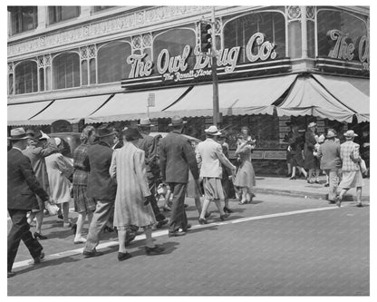 Oakland California Street Scene April 1942 Vintage Photo