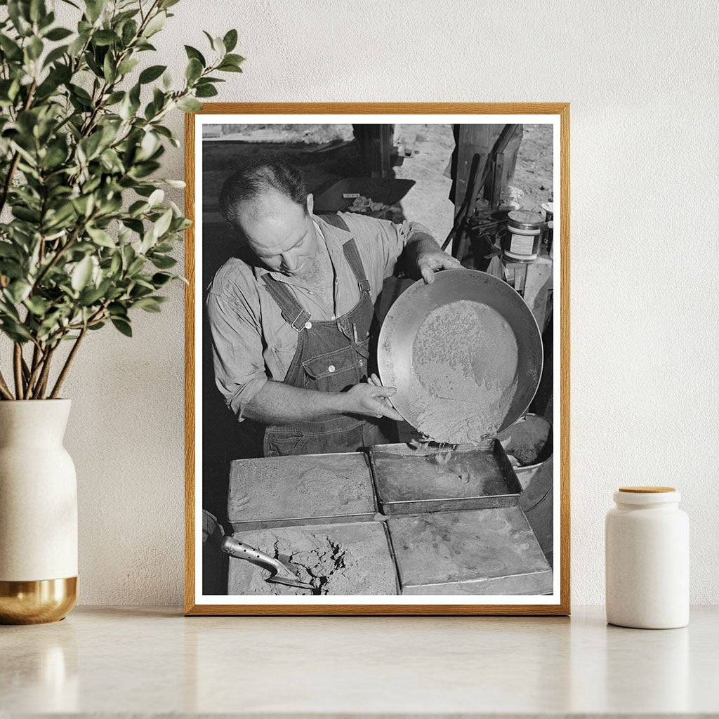 Tungsten Chief Mine Workers Panning Ore May 1942