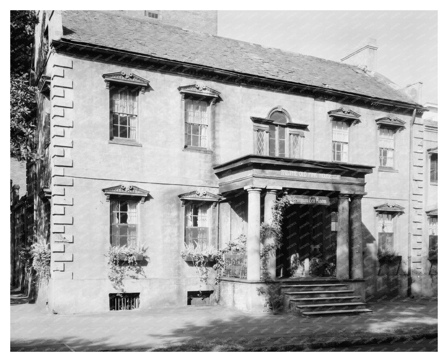 Pink House in Savannah, GA - Historic Landmark 1789