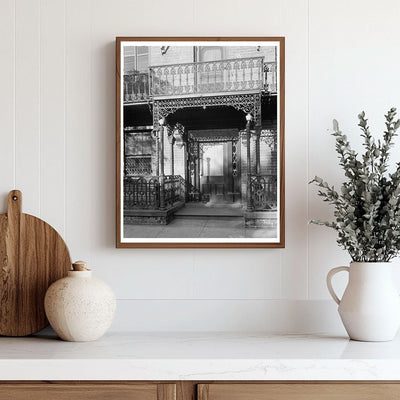 1827 Residence in Savannah, GA: Historic Architecture Photo