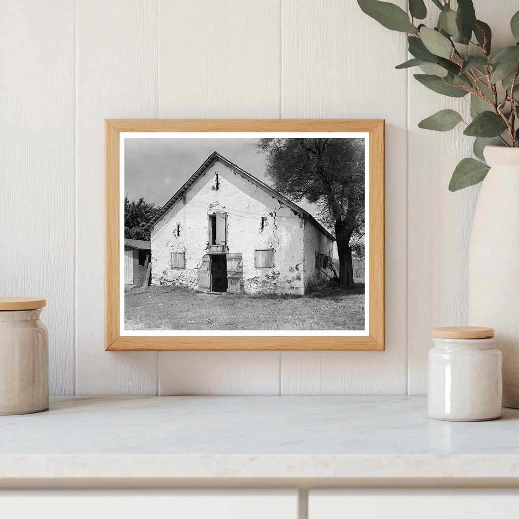 Vintage Barn in Reisterstown, MD - 20th Century Photo