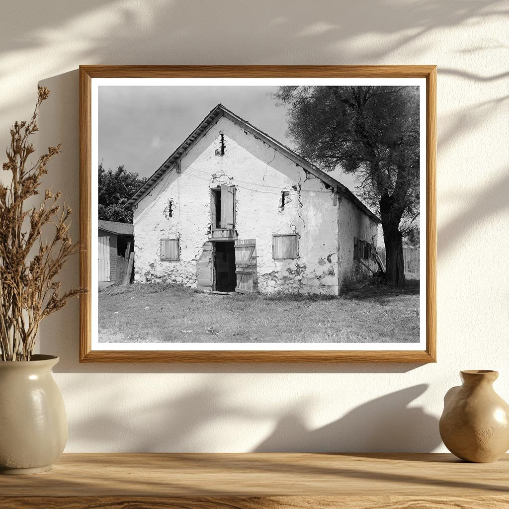 Vintage Barn in Reisterstown, MD - 20th Century Photo