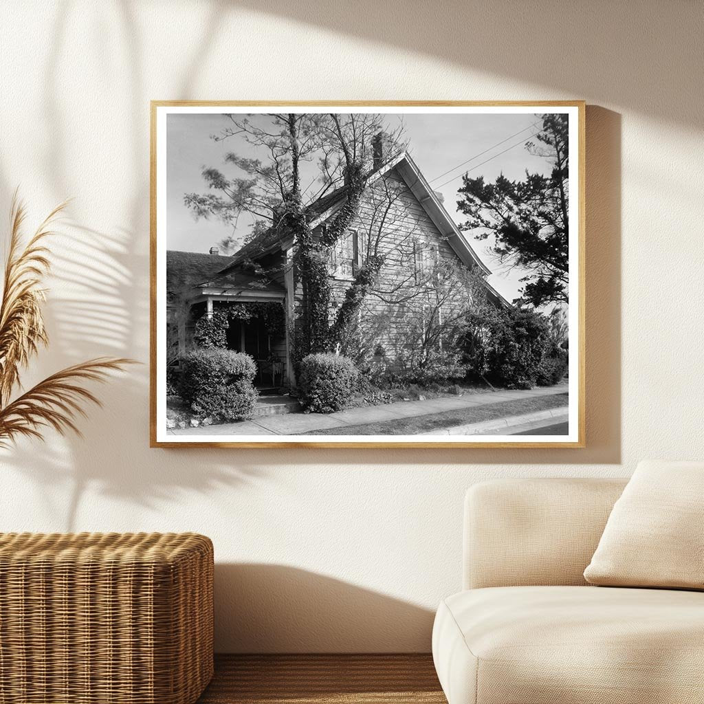 Vintage House in Beaufort, NC - Carnegie Survey 20th Century