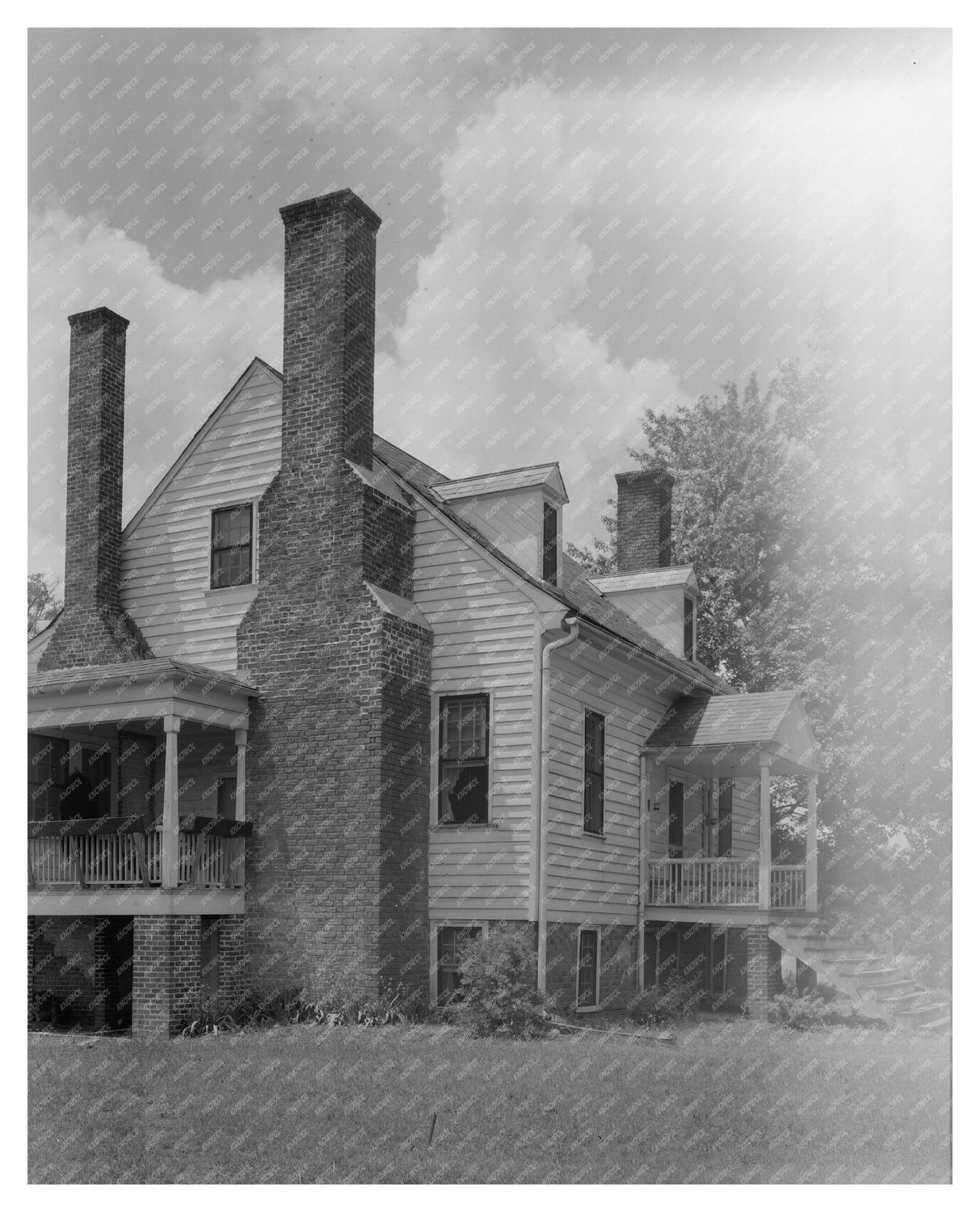 Historic Home in Louisburg, NC - Mid 20th Century Photo