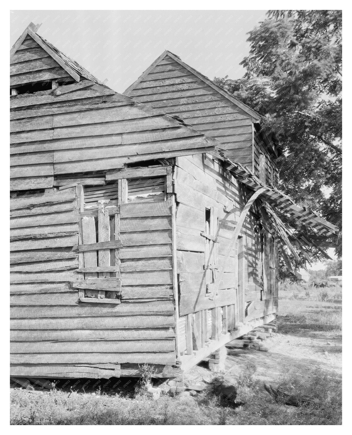 Vintage Plank Building in Nixtonton, NC, Early 20th Century