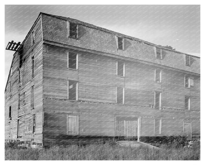 Somerset Grainary, Lake Phelps, NC, 1800 - Vintage Photo