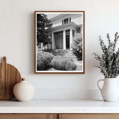 Vintage Residence in Warrenton, NC - Mid 20th Century