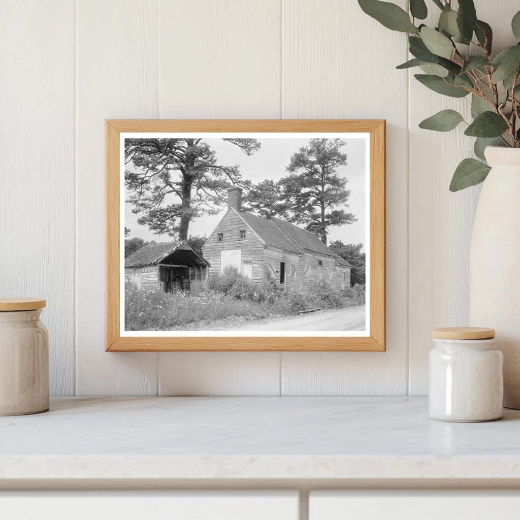 Wooden Building in Lee Mont, VA - 20th Century Architecture