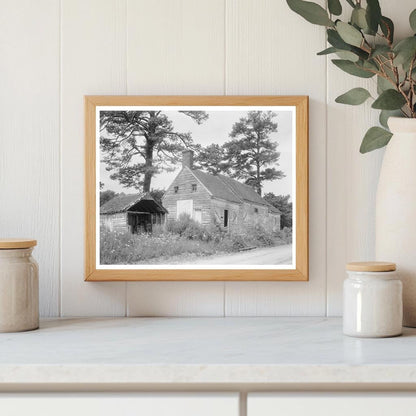 Wooden Building in Lee Mont, VA - 20th Century Architecture